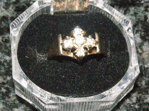 9ct Gold Ring with Cubics