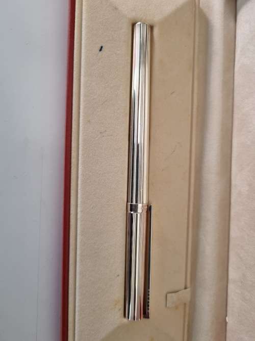ST Du Pont Sterling Silver Fountain Pen with 18ct Gold nib. 1995 Era, rare find.