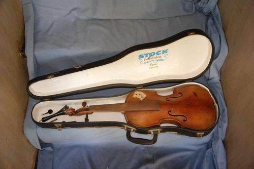 Vintage Violin (with case) looking for a Knight in shining armour