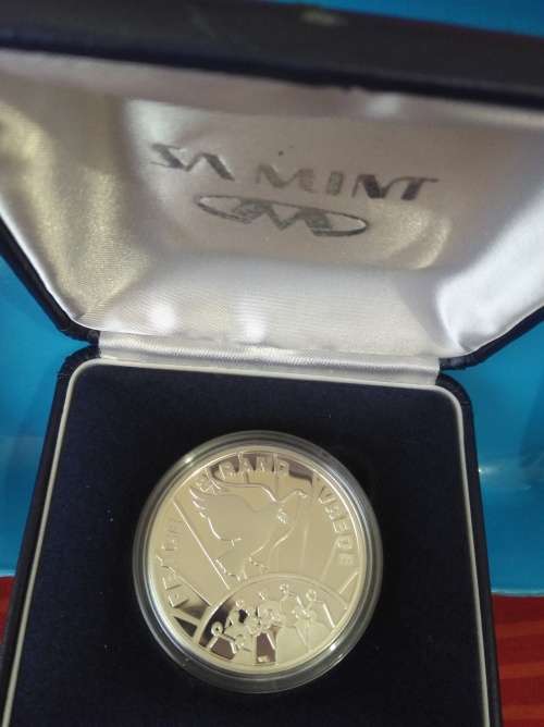 1993 SILVER R2 PEACE PROOF COIN. 1 OZ. PURE SILVER.