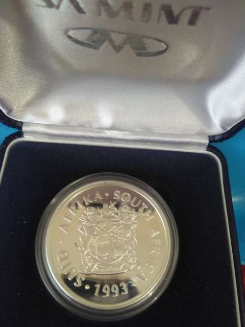1993 SILVER R2 PEACE PROOF COIN. 1 OZ. PURE SILVER.