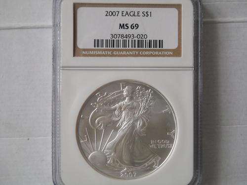 AMERICAN SILVER EAGLE 2007 MS 69. 1 OZ. ,999 PURE SILVER COIN GRADED BY NGC.