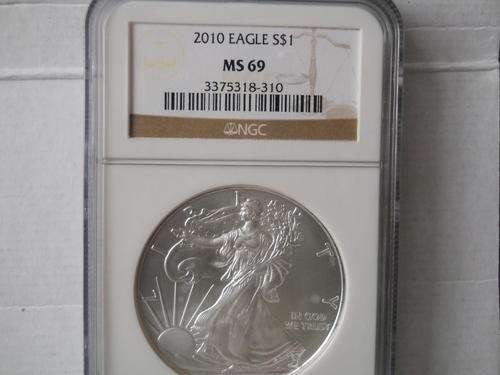 AMERICAN SILVER EAGLE 2010 MS 69. 1 OZ. .999 PURE SILVER COIN GRADED BY NGC.