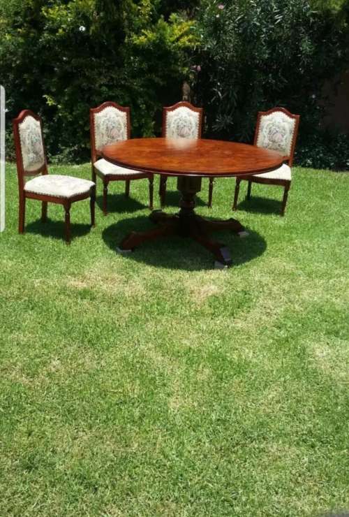 Dining Table & 6 Chairs