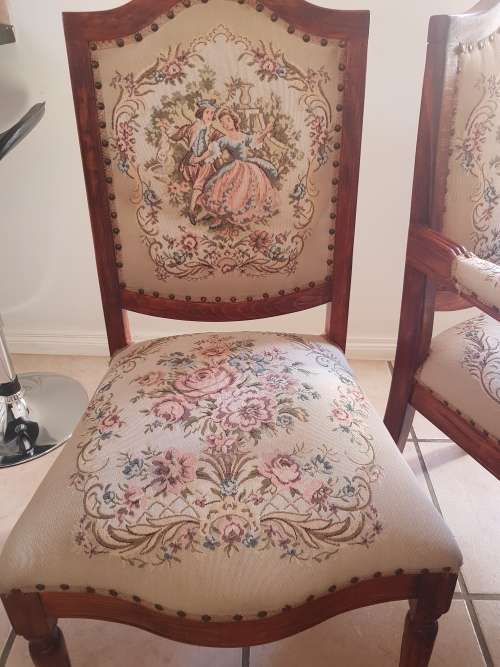 Dining Table & 6 Chairs