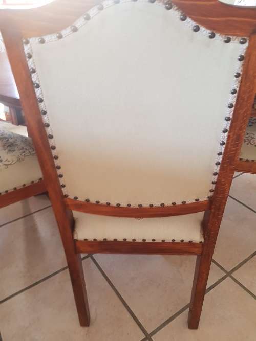 Dining Table & 6 Chairs