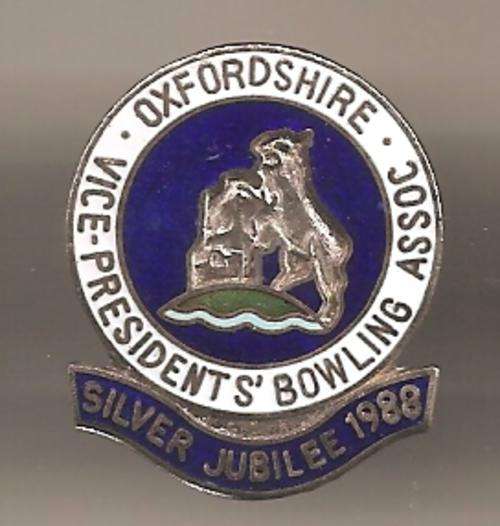 OXFORDSHIRE VICE-PRESIDENT`S BOWLING ASSOCIATION SILVER JUBILEE 1988 - LAPEL BADGE