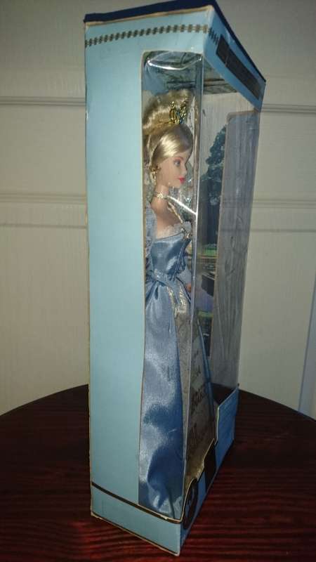 BARBIE DOLL - "PRINCESS of the DANISH COURT" 2002 COLLECTOR'S EDITION