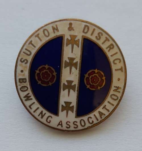SUTTON DISTRICTS BOWLS CLUB  - LAPEL BADGE