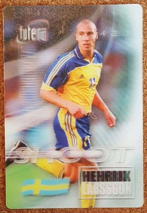 HENRIK LARSSON - FUTERA PLATINUM 2002 3D - "RARE" "HOLOGRAPHIC" INSERT 3D TRADING CARD