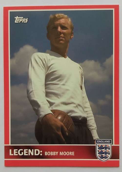 BOBBY MOORE - TOPPS `ENGLAND 2005` COLLECTION - `LEGEND` TRADING CARD 67