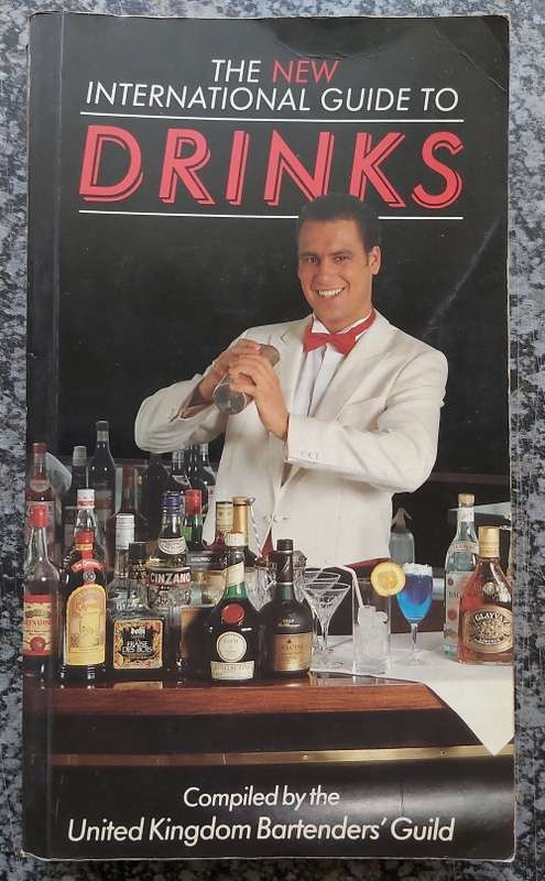 INTERNATIONAL GUIDE TO DRINKS 1989 - Compiled by the United Kingdom Bartender`s Guild