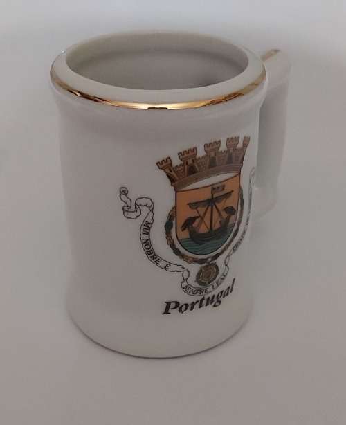 PORTUGAL SOUVENIR CERAMIC MINIATURE MUG - 45mm Dia. x 65mm Tall - in Excelent Condition