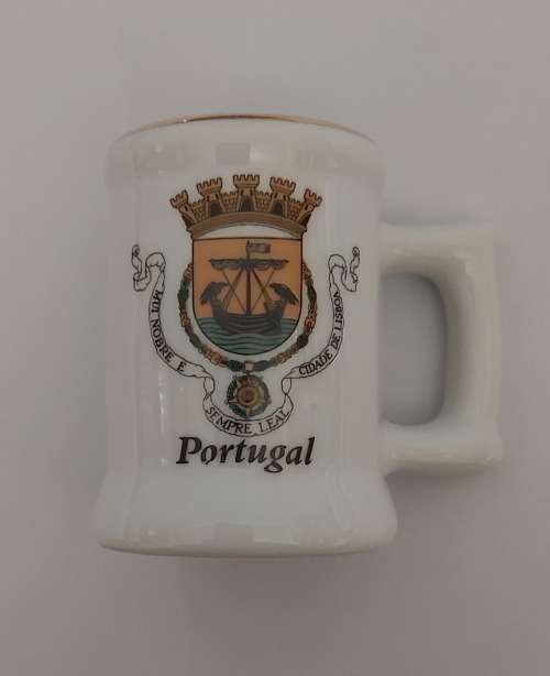 PORTUGAL SOUVENIR CERAMIC MINIATURE MUG - 45mm Dia. x 65mm Tall - in Excelent Condition