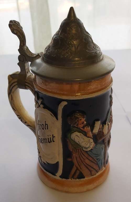 VINTAGE GERMAN MINI BEER MUG  - MINIATURE BEER MUG 65mm Dia. x 120mm Tall with pewter lid.