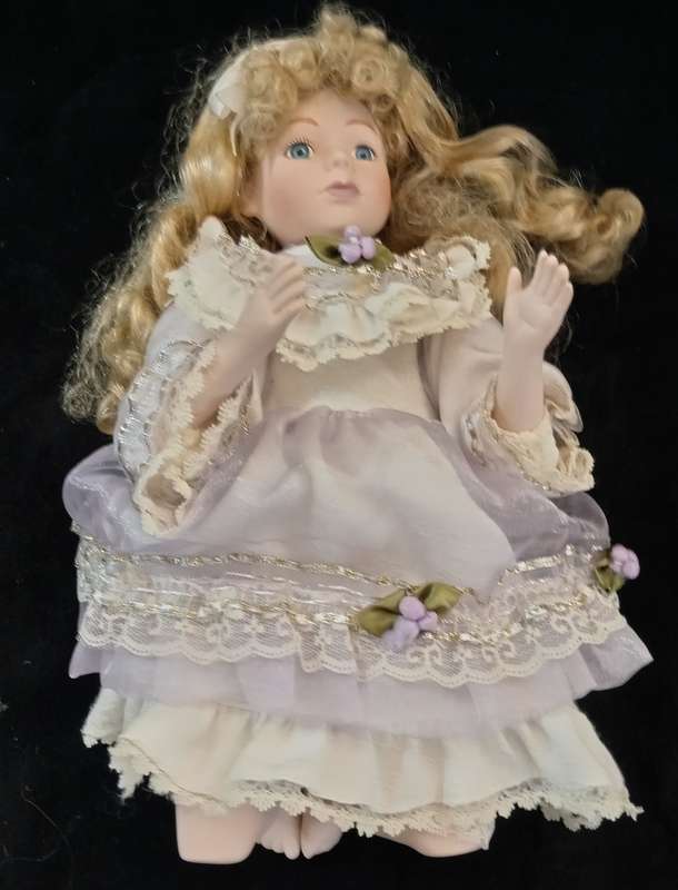 PORCELAIN ANTIQUE DOLL - 42cm TALL - EXCELLENT DETAIL - Good Condition