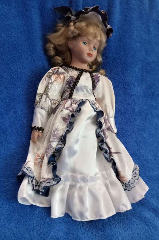 PORCELAIN ANTIQUE DOLL - 40cm TALL - EXCELLENT DETAIL - Good Condition