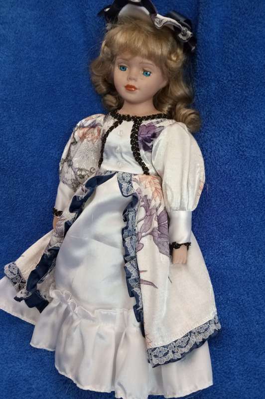 PORCELAIN ANTIQUE DOLL - 40cm TALL - EXCELLENT DETAIL - Good Condition