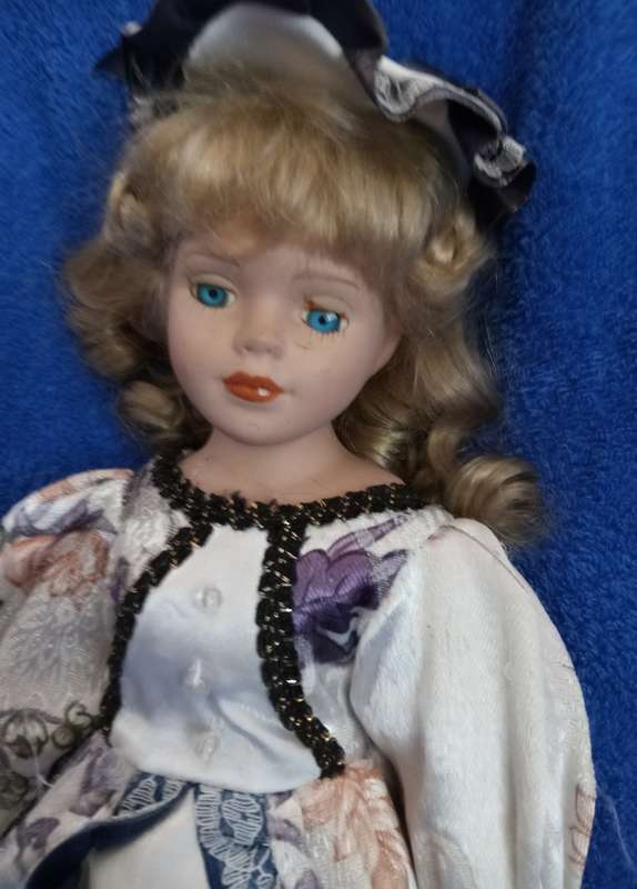 PORCELAIN ANTIQUE DOLL - 40cm TALL - EXCELLENT DETAIL - Good Condition