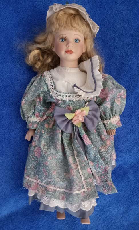 PORCELAIN ANTIQUE DOLL - 44cm TALL - EXCELLENT DETAIL - Good Condition