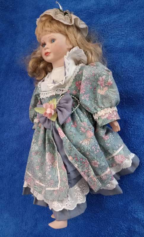 PORCELAIN ANTIQUE DOLL - 44cm TALL - EXCELLENT DETAIL - Good Condition