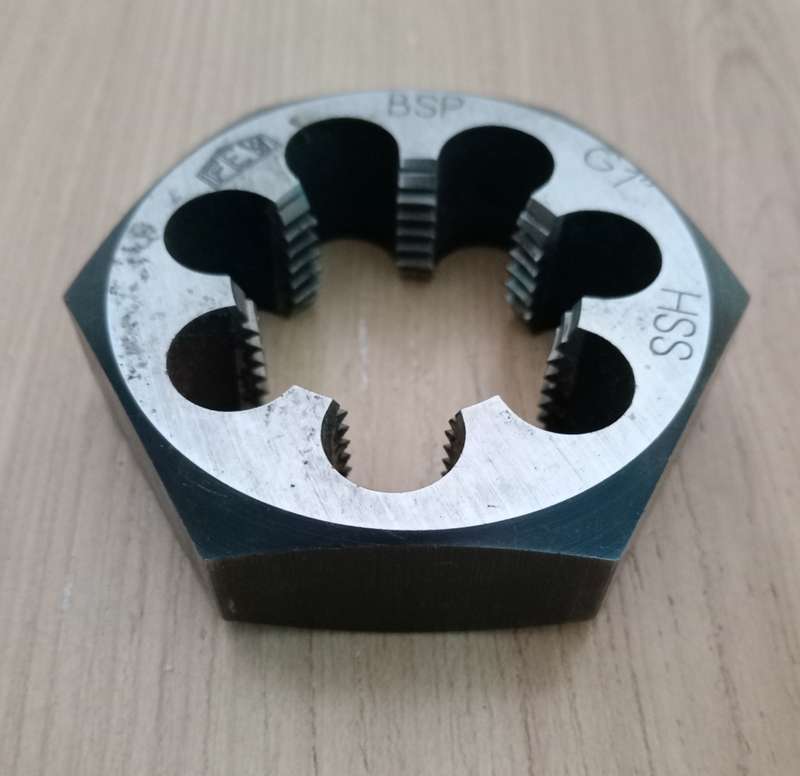 1`BSP HAND DIE NUT - PIPE TREAD IN EXCELENT CONDITION