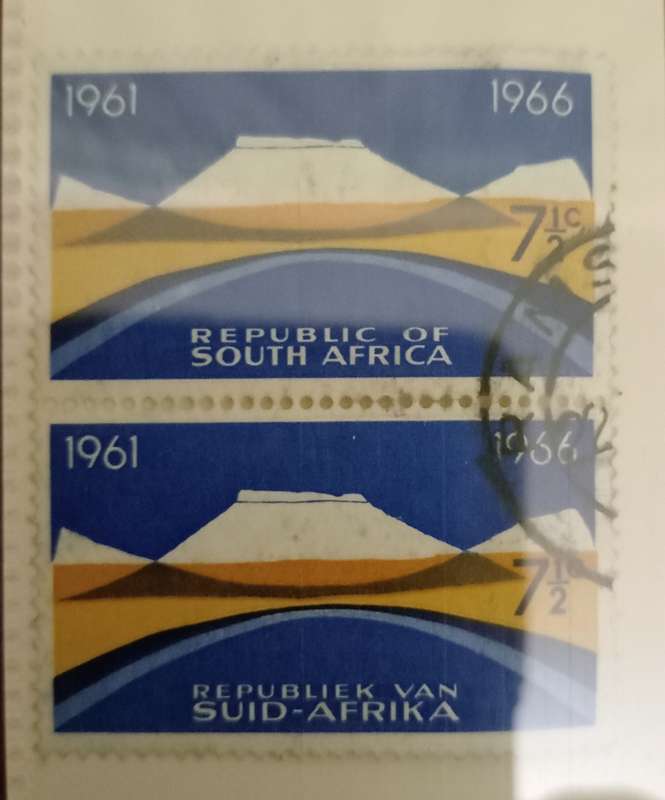 SOUTH AFRICA 1966 - 5th Anniversary of Republic - SACC 257 pair of Stamps - Used (A)