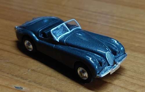 MALIBU JACGUAR  DIECAST