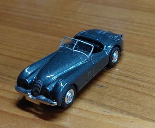 MALIBU JACGUAR  DIECAST