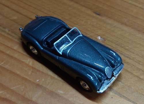 MALIBU JACGUAR  DIECAST