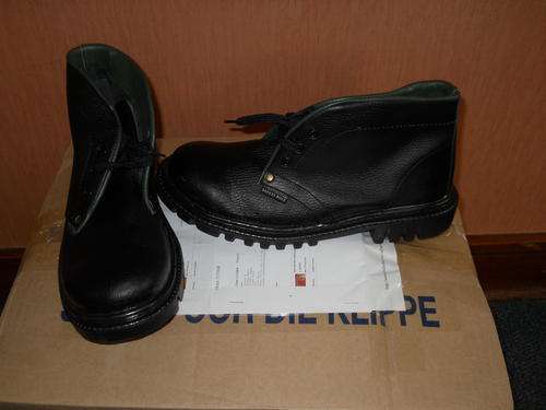 Mens leather safety shoes - Size 12