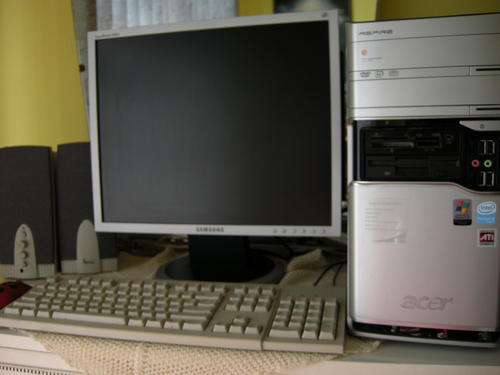 Acer Aspire E560 with Win 7