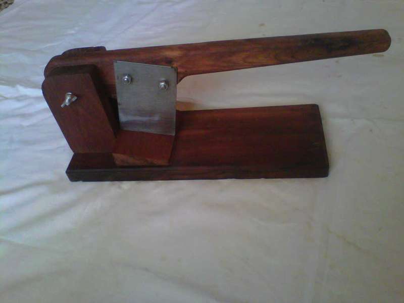 Biltong cutter