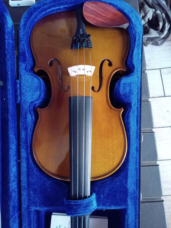 Stentor I violin 4/4 with Metronome/tuner