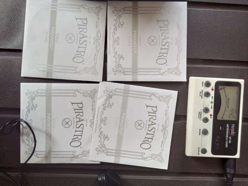 Stentor I violin 4/4 with Metronome/tuner