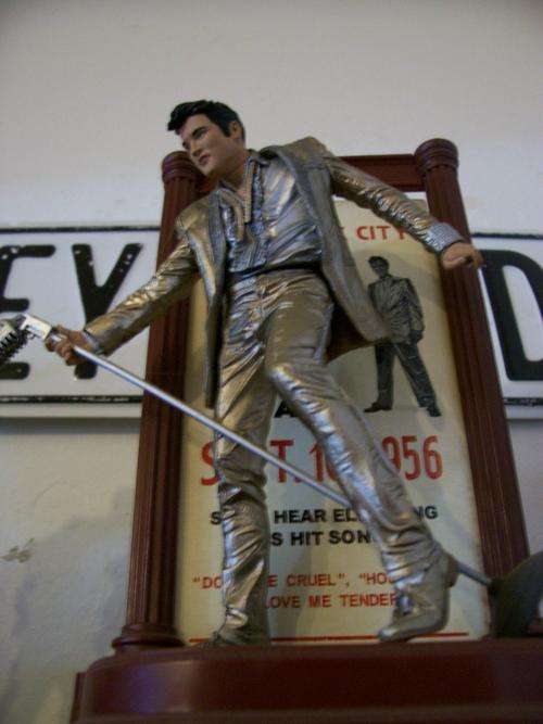 Elvis Presley - Gold Suit