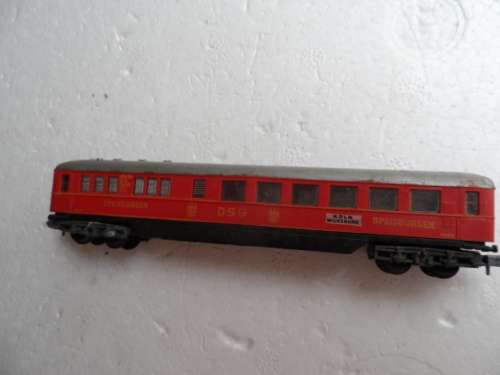 ARNOLD RAPIDO N SCALE  PASSENGER DINING CAR- RED