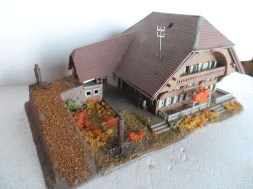 N SCALE COUNTRY HOUSE