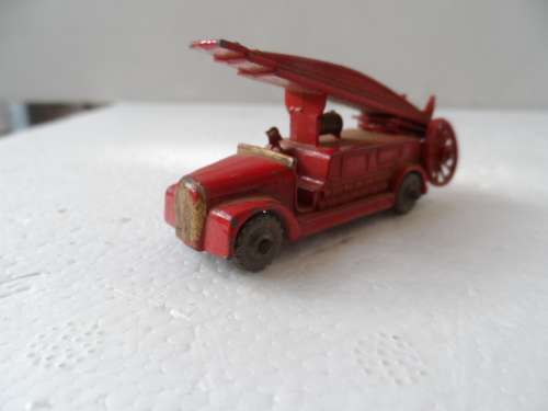 MATCHBOX NO 9 DENNIS FIRE ESCAPE, MW, CA. GOLD RADIATOR TRIM