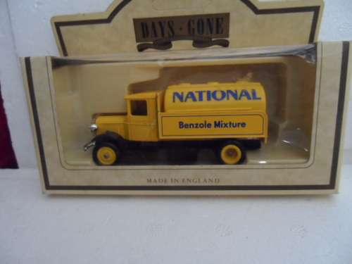 LLEDO 1934 MACK TANKER TRUCK, NATIONAL [M1]