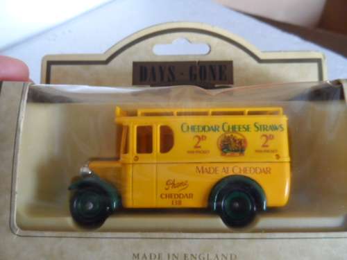 LLEDO  1934 DENNIS DELIVERY VAN  - CHEDDAR CHEESE STRAWS  [M5]