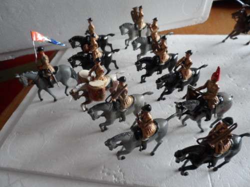 LEAD SOLDIERS- 12 PIECES MOUNTED -UNBOXED, UNPLAYED WITH.