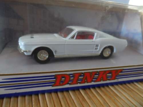 DINKY DY16 1967 FORD MUSTANG FAST BACK