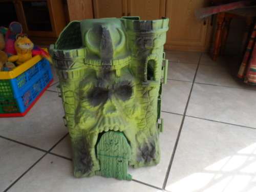 CASTLE GRAYSKULL- HE MAN