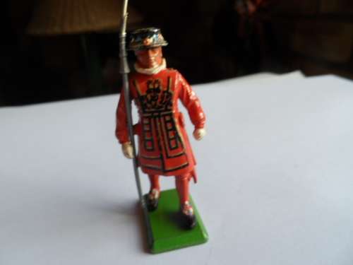 BRITAINS BEEFEATER, DIECAST MADE IN ENGLAND