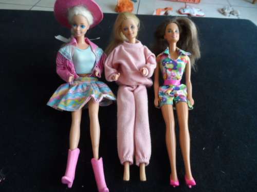 THREE LOVELY VINTAGE BARBIE DOLLS GOOD CONDITION