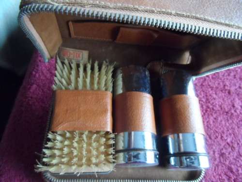 Lovely vintage mens toiletry set in leather case made in england looks unused
