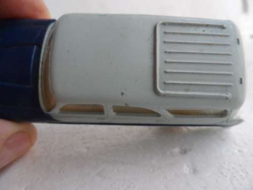 ORIGINAL CORGI 424 FORD ZEPHYR  ESTATE CAR  [M31]