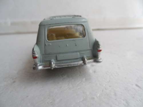 ORIGINAL CORGI 424 FORD ZEPHYR  ESTATE CAR  [M31]