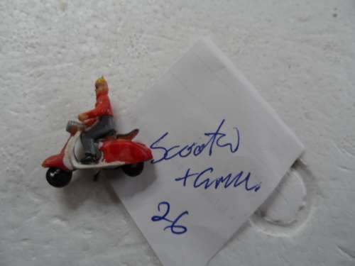HO GIRL ON SCOOTER  LOT 26